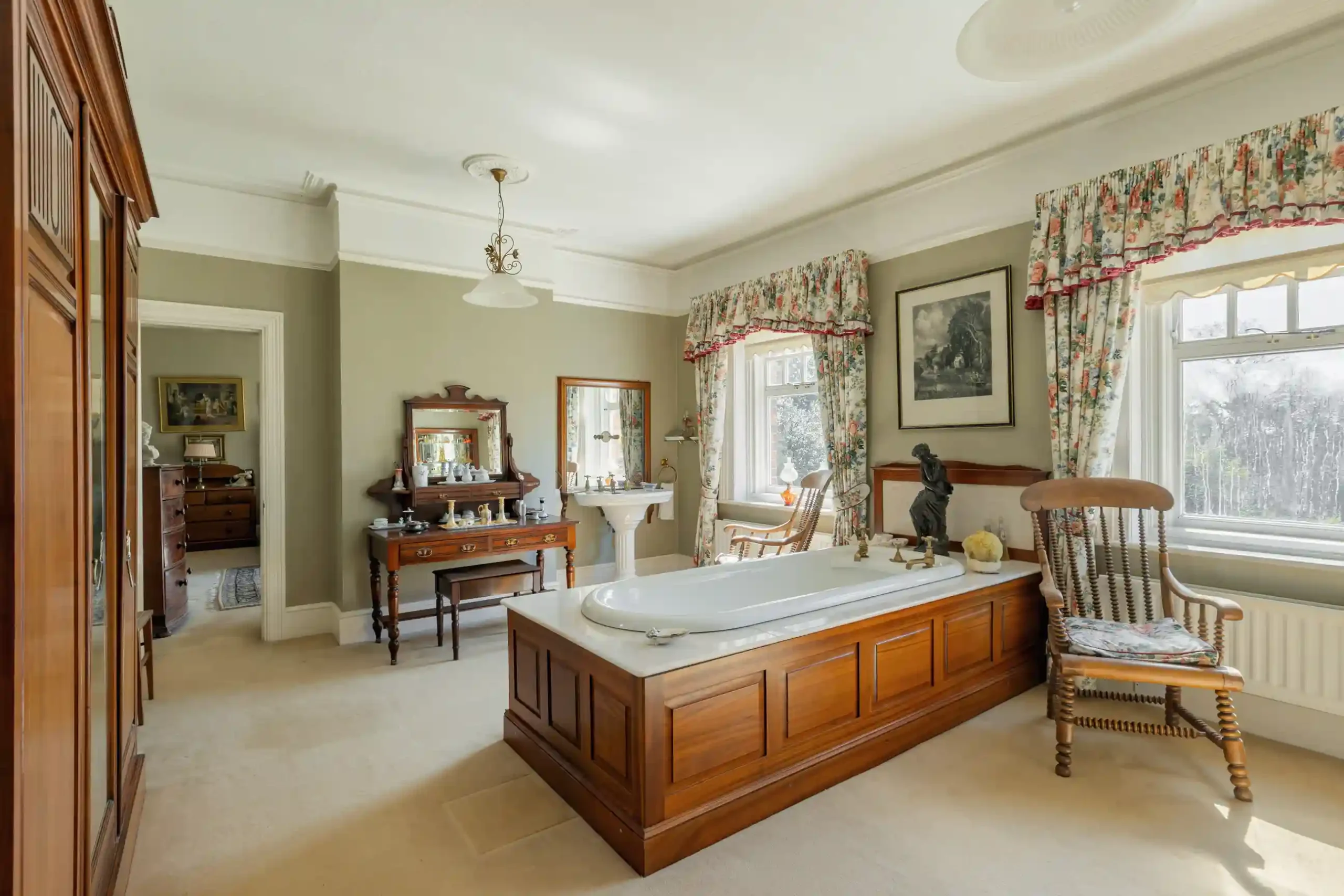 Stanley Kubrick’s former Elstree mansion with a pool, lush gardens, and film history is for sale at £6.95m, just in time for London’s sizzling summer heatwave.